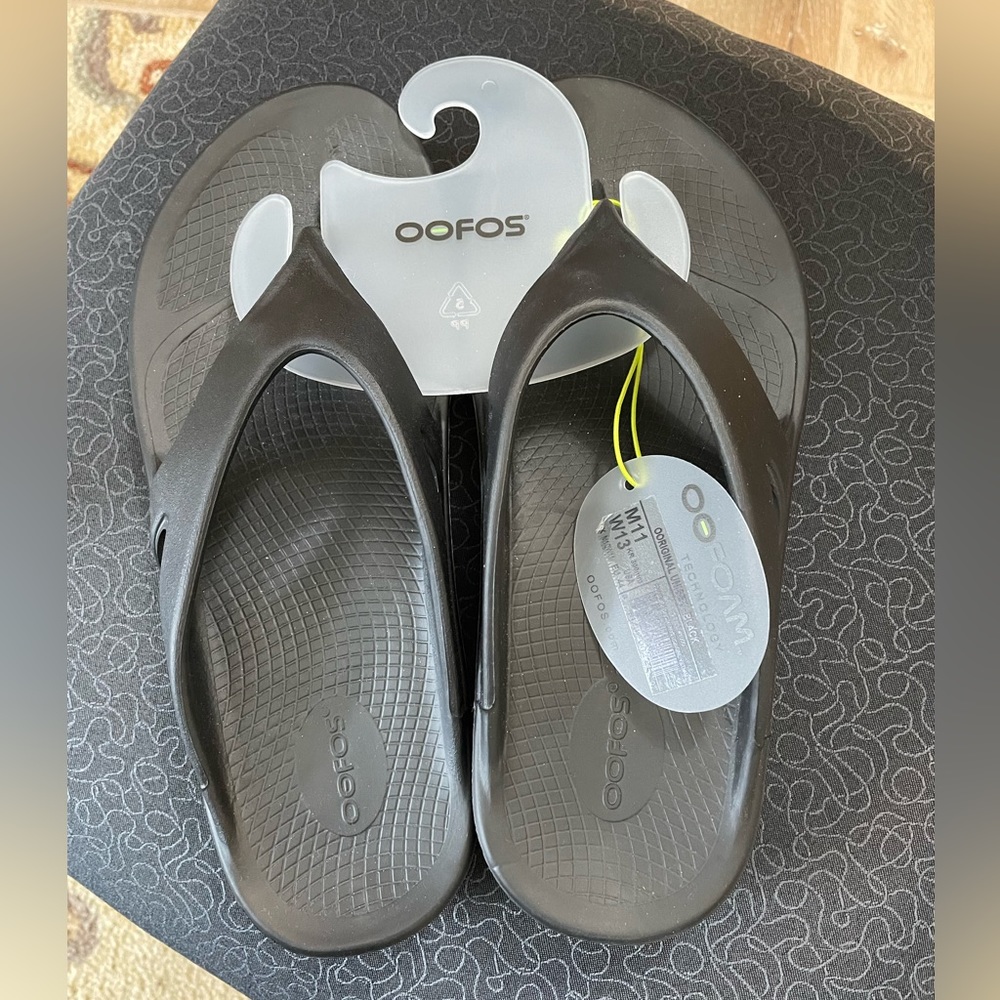 OOFOS flip flops Men’s 11/Women’s 13